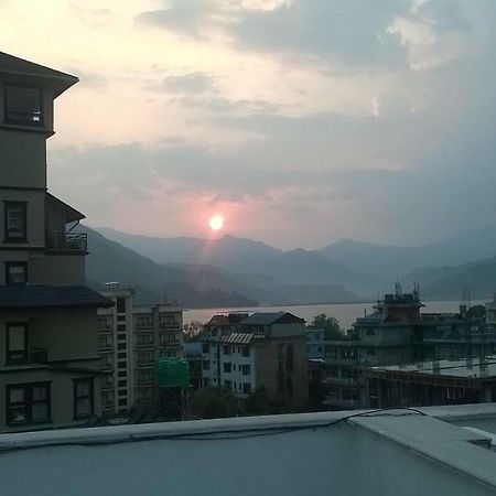 Hotel Hulk Pokhara Zewnętrze zdjęcie